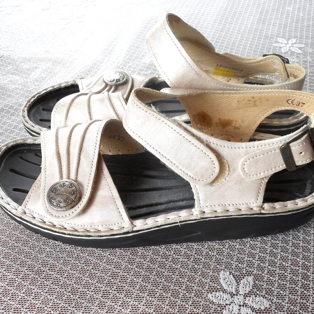 Finn Comfort Sandals Taupe Sz USA 6.5 EUR 37